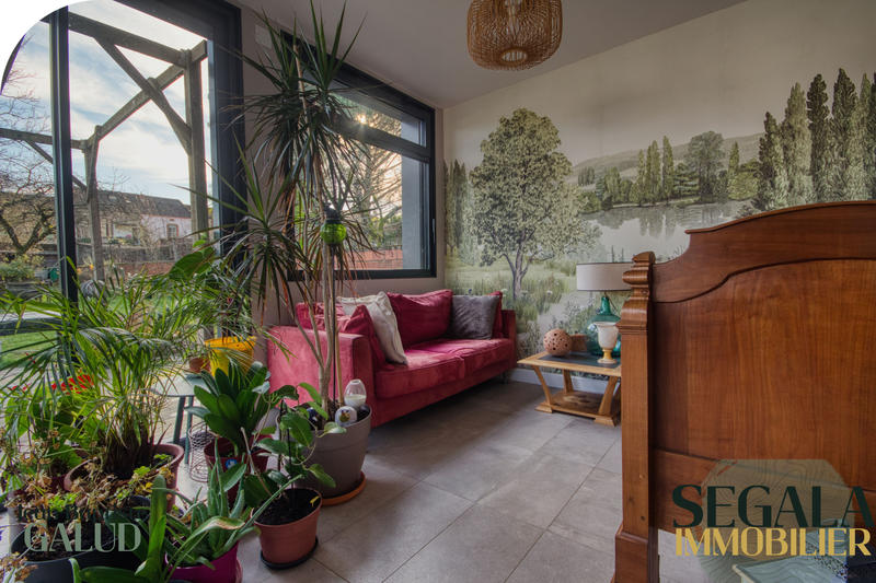 Maison - 210 m² - 6 pièces