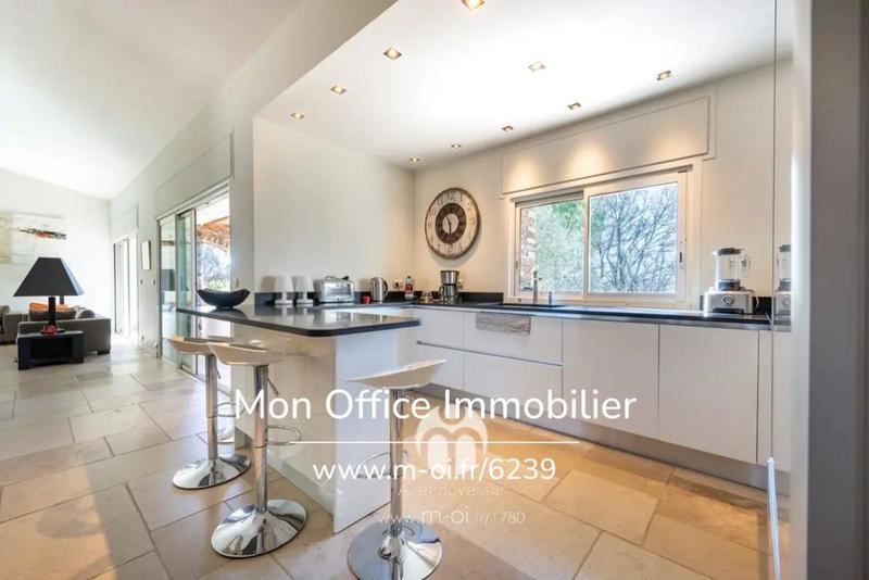 Propriété - 191 m² - 6 pièces