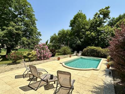 Maison - 300 m² - 9 pièces