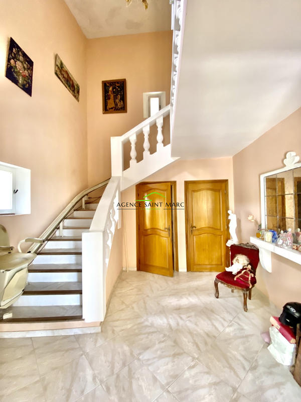 Maison - 221 m² - 5 pièces