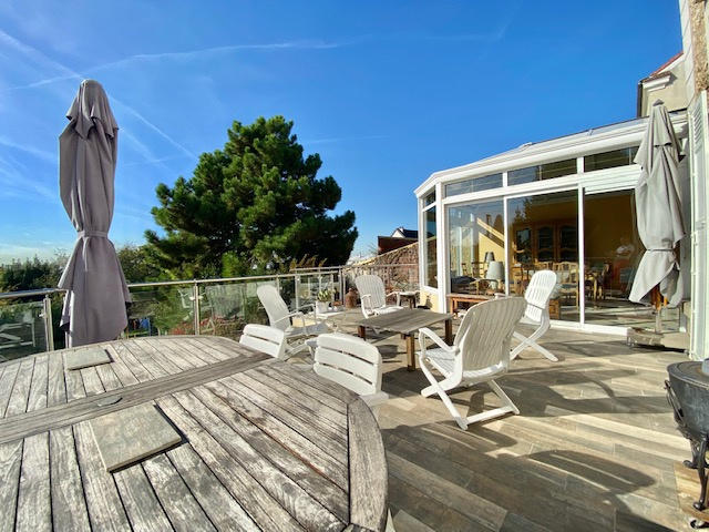 Maison - 216 m² - 7 pièces