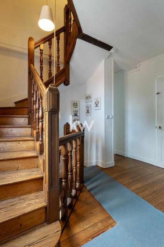 Maison - 283 m² - 9 pièces