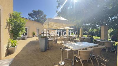 Maison - 461 m² - 10 pièces