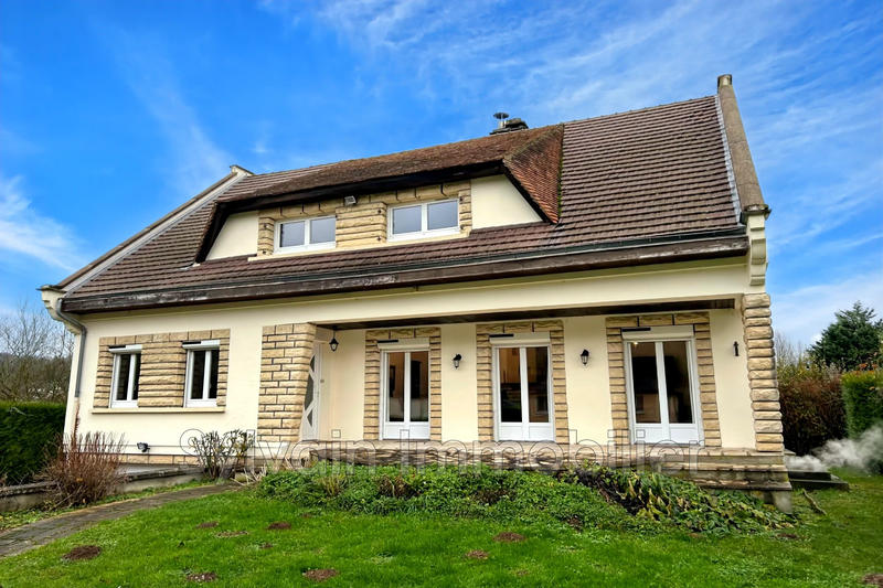 Maison - 180 m² - 8 pièces
