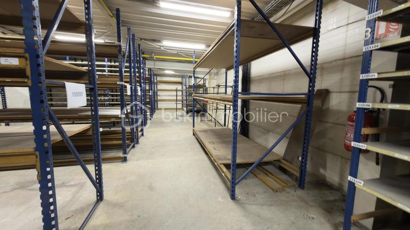 Local commercial - 1 500 m² - 20 pièces