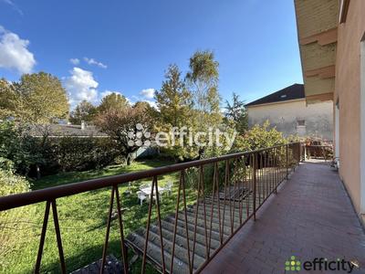 Maison - 219 m² - 10 pièces