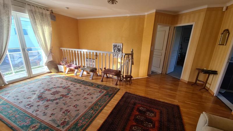 Maison - 220 m² - 7 pièces