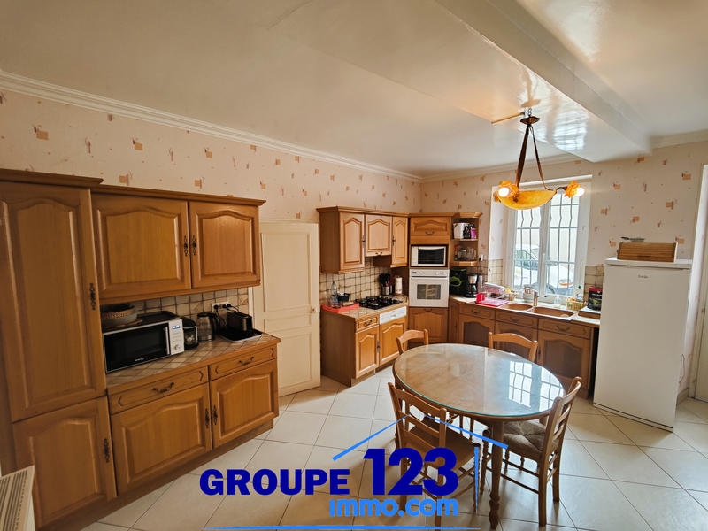 Maison - 205 m² - 9 pièces