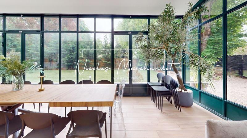 Propriété - 300 m² - 8 pièces