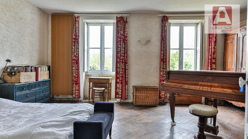 Maison - 240 m² - 6 pièces