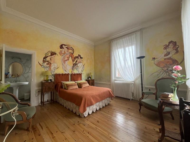 Maison - 263 m² - 10 pièces