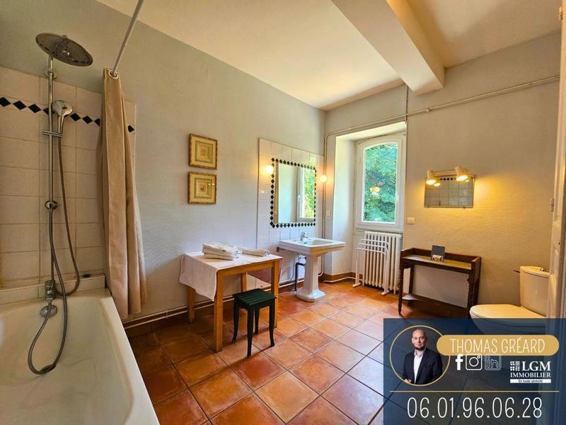 Propriété - 500 m² - 18 pièces