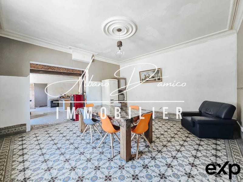 Maison - 182 m² - 9 pièces