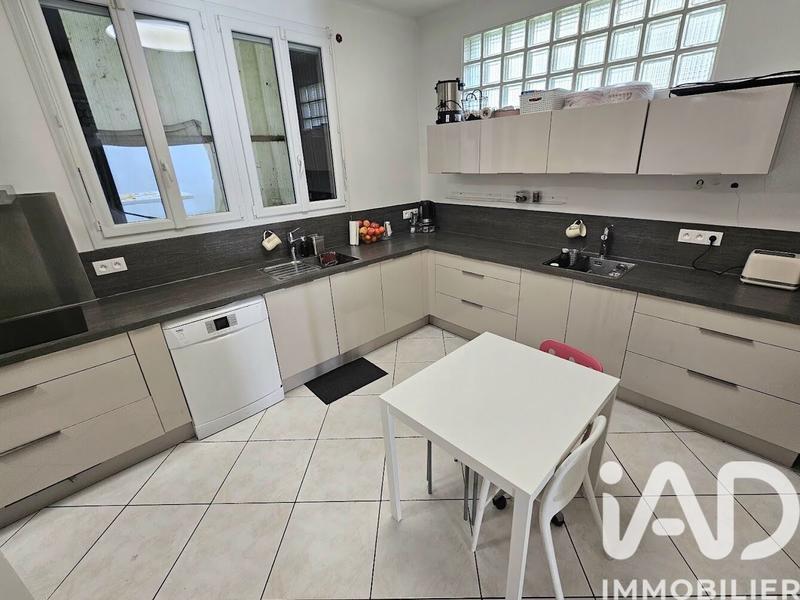 Maison - 210 m² - 10 pièces