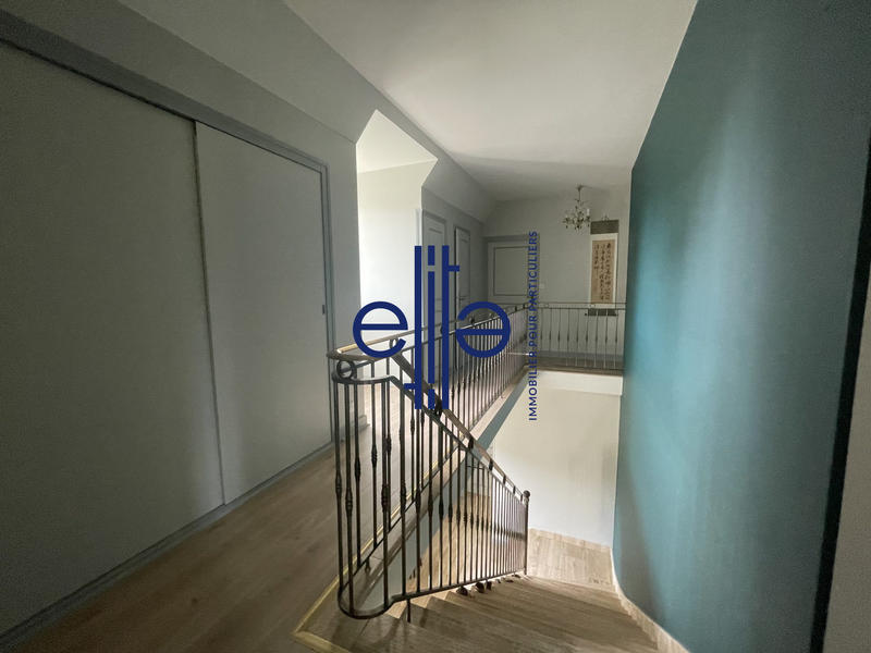 Maison - 203 m² - 7 pièces