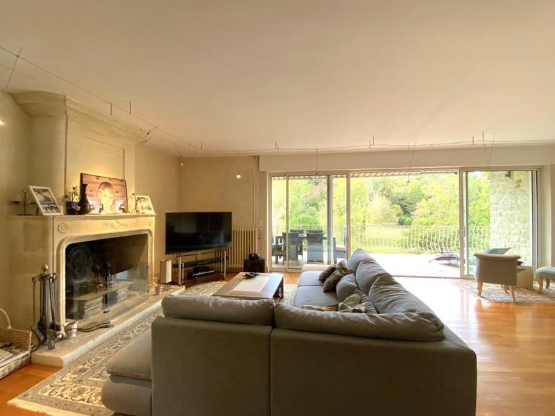 Maison - 230 m² - 7 pièces