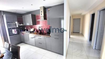 Maison - 210 m² - 8 pièces