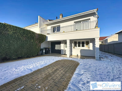 Maison traditionnelle - 140 m² - 6 pièces