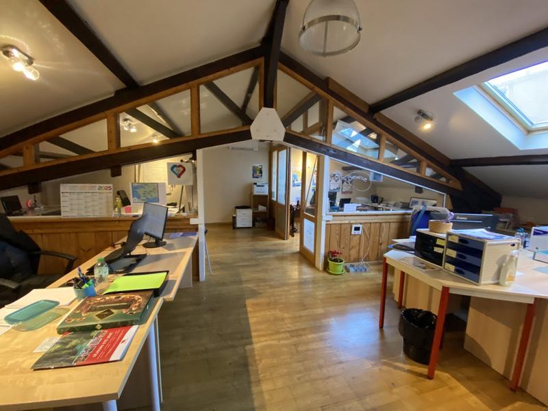 Local d'activités - 360 m² - 4 pièces