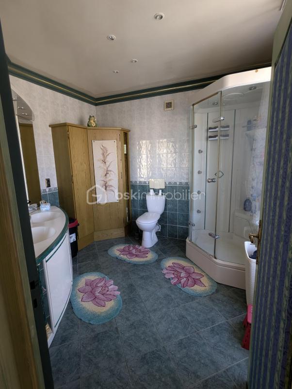 Maison traditionnelle - 185 m² - 7 pièces