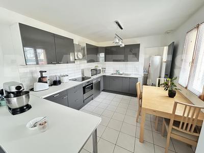 Maison - 111 m² - 6 pièces