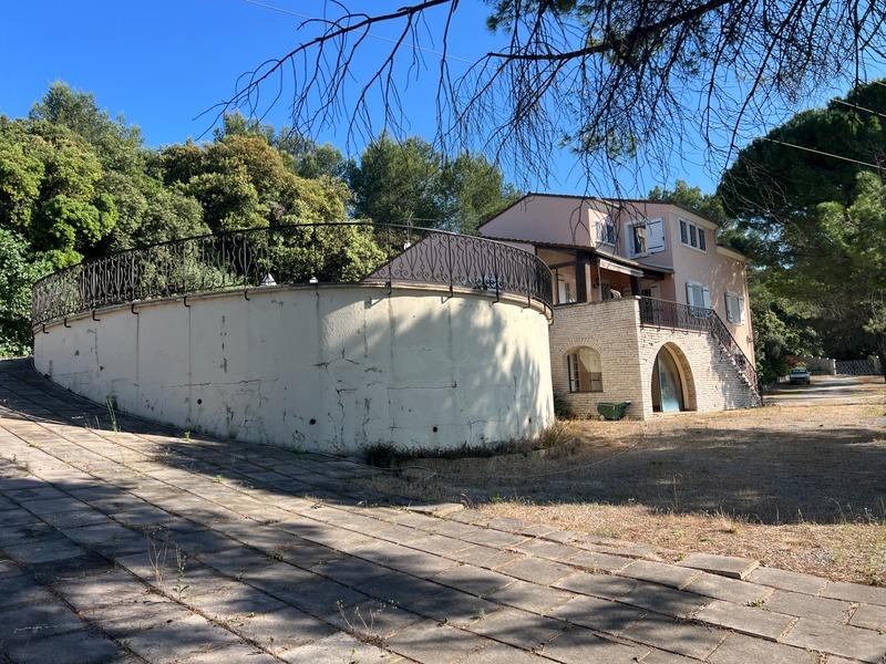 Maison - 260 m² - 6 pièces