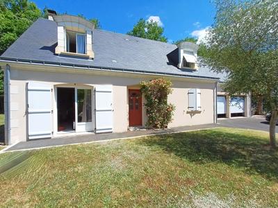 Maison traditionnelle - 140 m² - 7 pièces