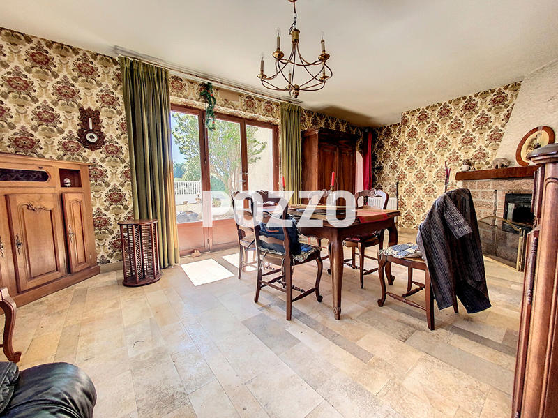 Maison - 202 m² - 9 pièces