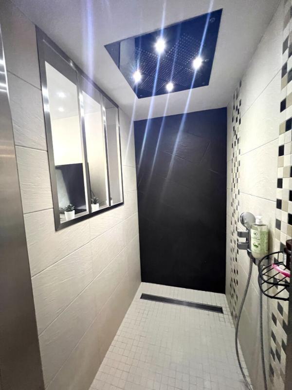 Maison - 235 m² - 8 pièces