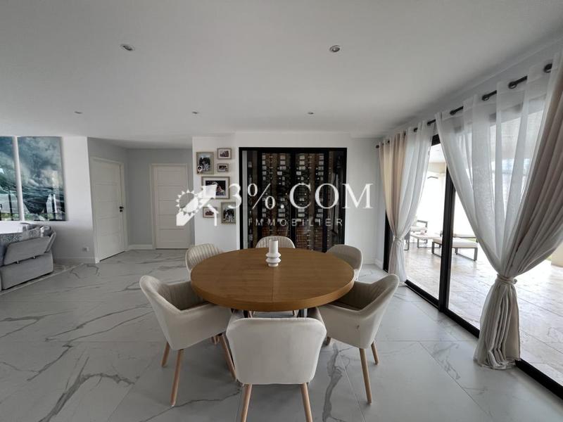 Villa - 185 m² - 6 pièces