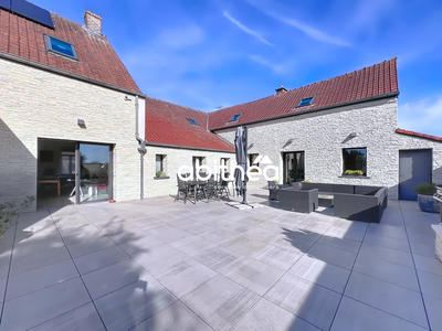 Propriété - 317 m² - 9 pièces