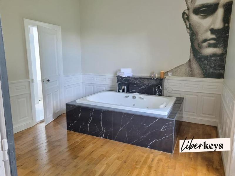 Maison bourgeoise - 650 m² - 11 pièces