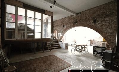 Maison - 210 m² - 2 pièces