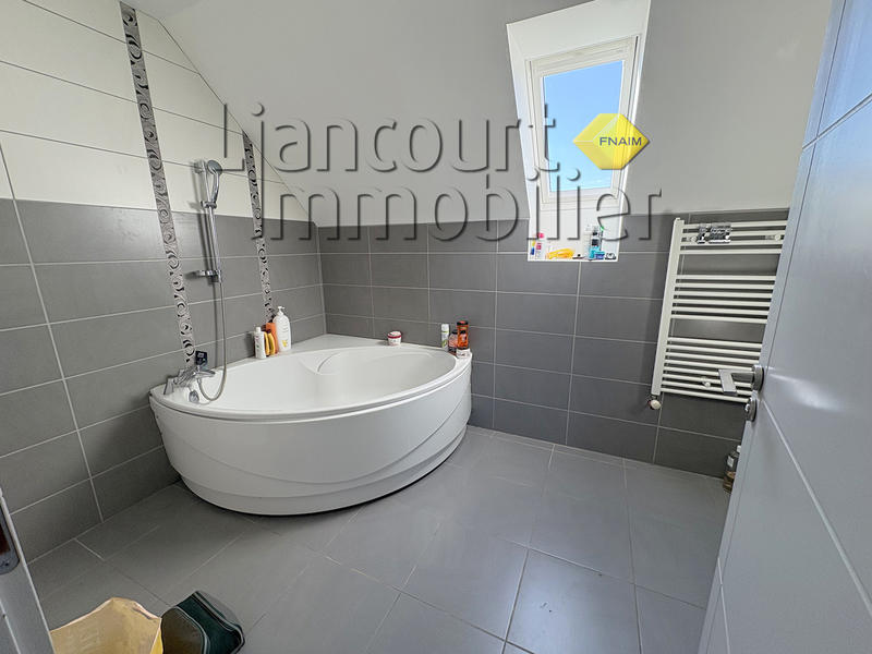 Maison - 128 m² - 7 pièces