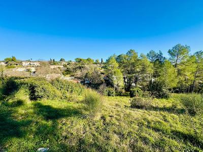 Terrain constructible - 3 142 m²