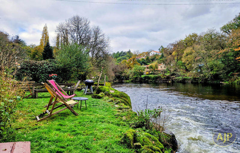 Maison - 235 m² - 9 pièces