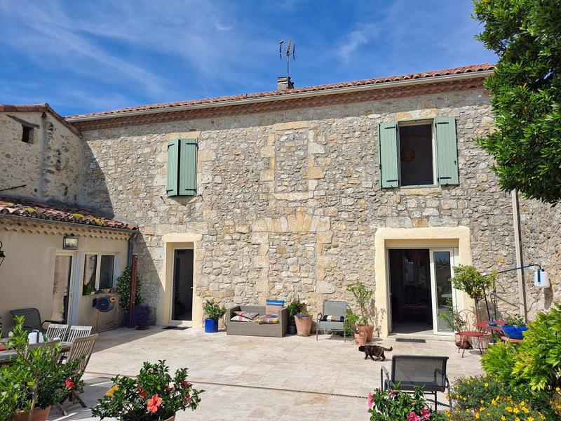 Maison - 221 m² - 9 pièces