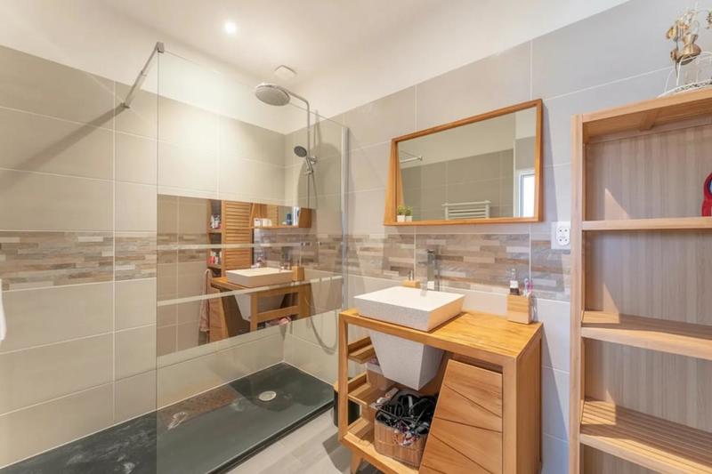 Maison - 232 m² - 8 pièces