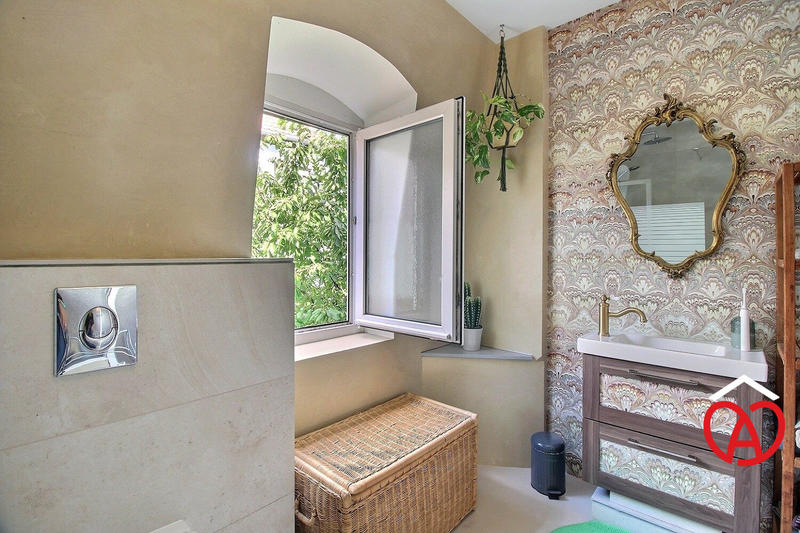 Maison - 229 m² - 7 pièces