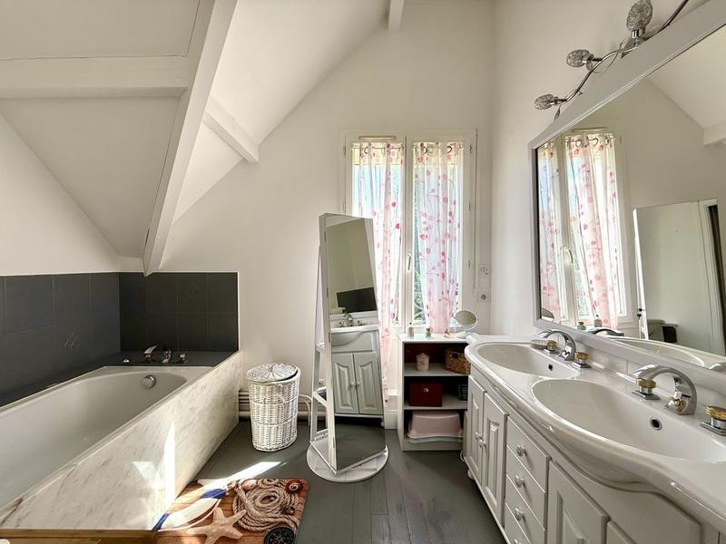 Maison - 184 m² - 7 pièces