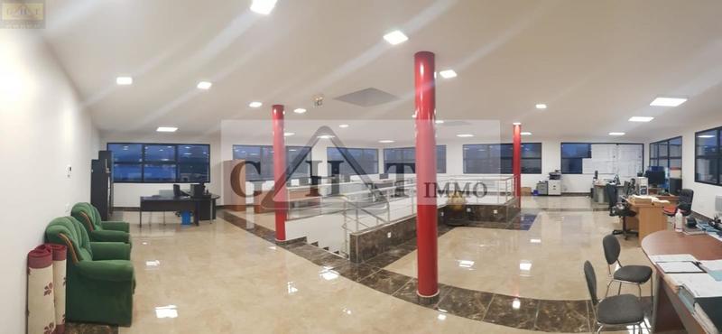 Entrepôt - 1 050 m²