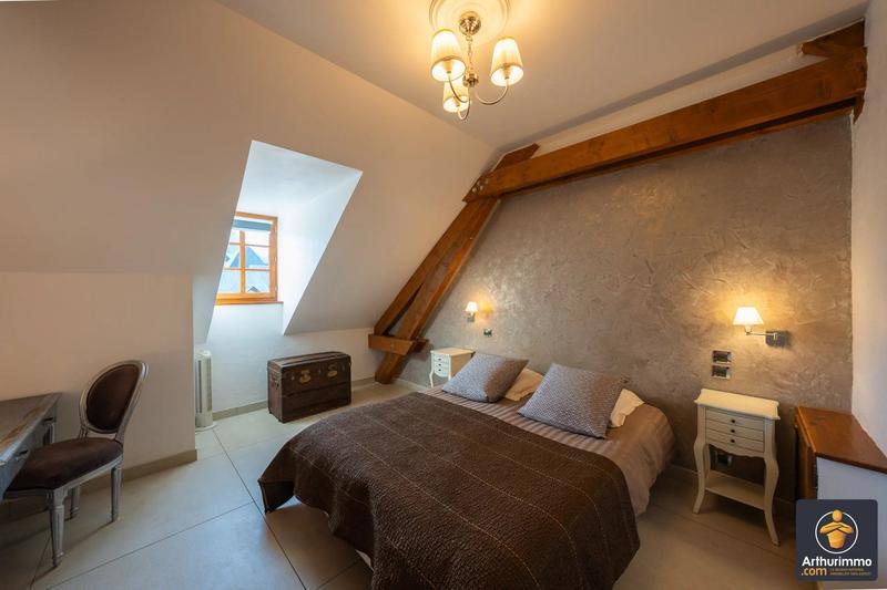 Maison - 520 m² - 15 pièces