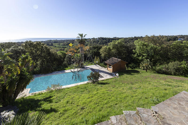 Maison - 465 m² - 14 pièces