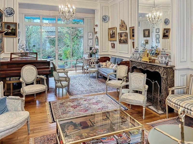 Maison bourgeoise - 353 m² - 13 pièces