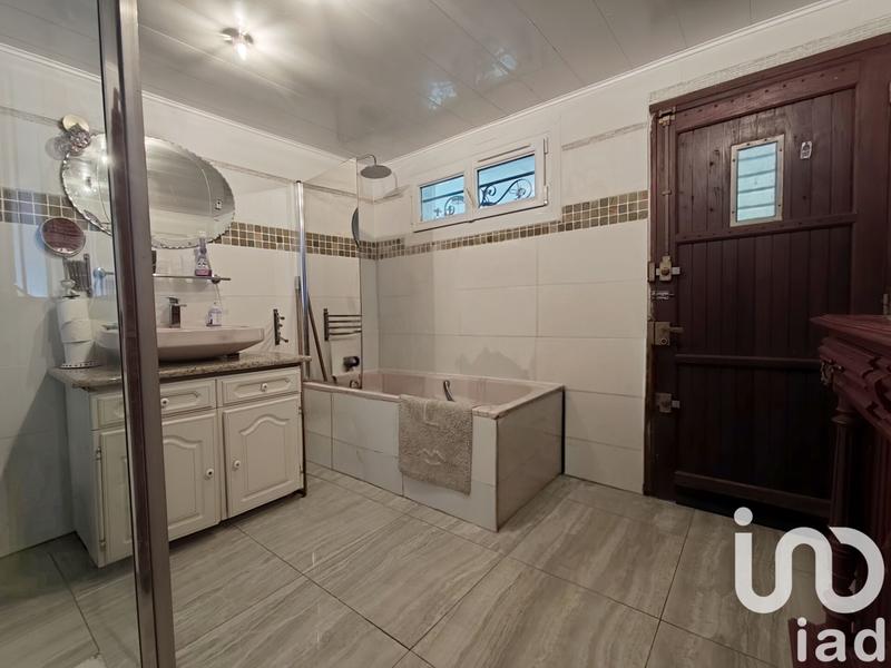 Maison - 237 m² - 10 pièces