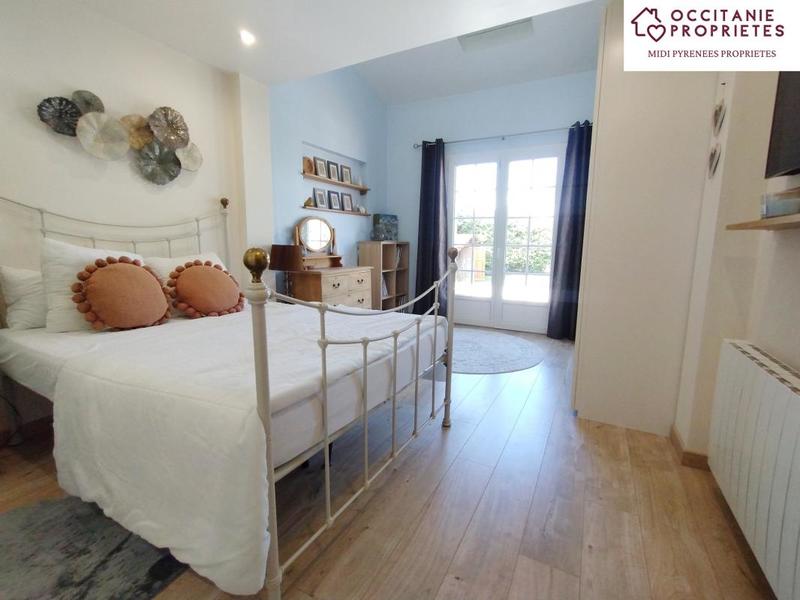 Maison - 229 m² - 9 pièces