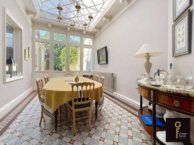 Maison - 255 m² - 9 pièces