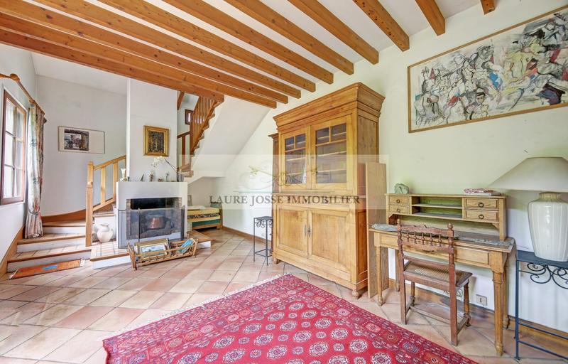 Maison - 235 m² - 9 pièces