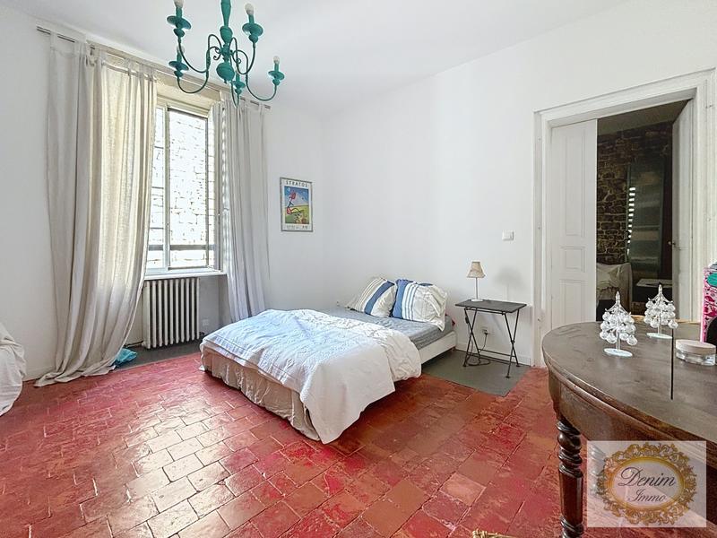 Maison - 213 m² - 6 pièces