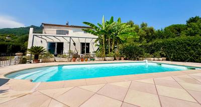 Maison - 210 m² - 7 pièces